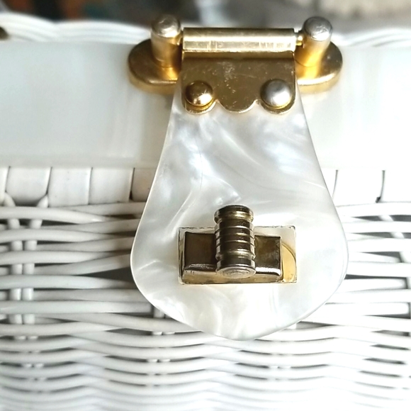 Vintage Princess Charming by Atlas Woven Wicker Rattan Floral Design Box Handbag - Picture 9 of 16